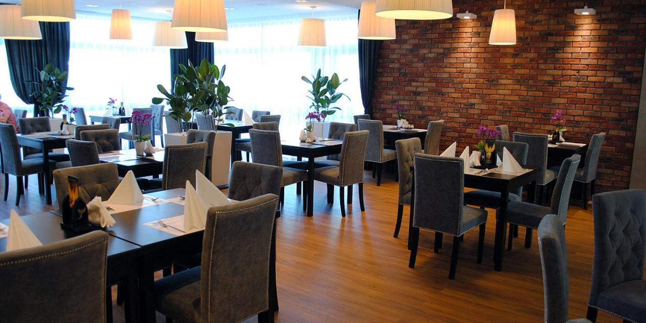 Portius Hotell Krosno Eksteriør bilde